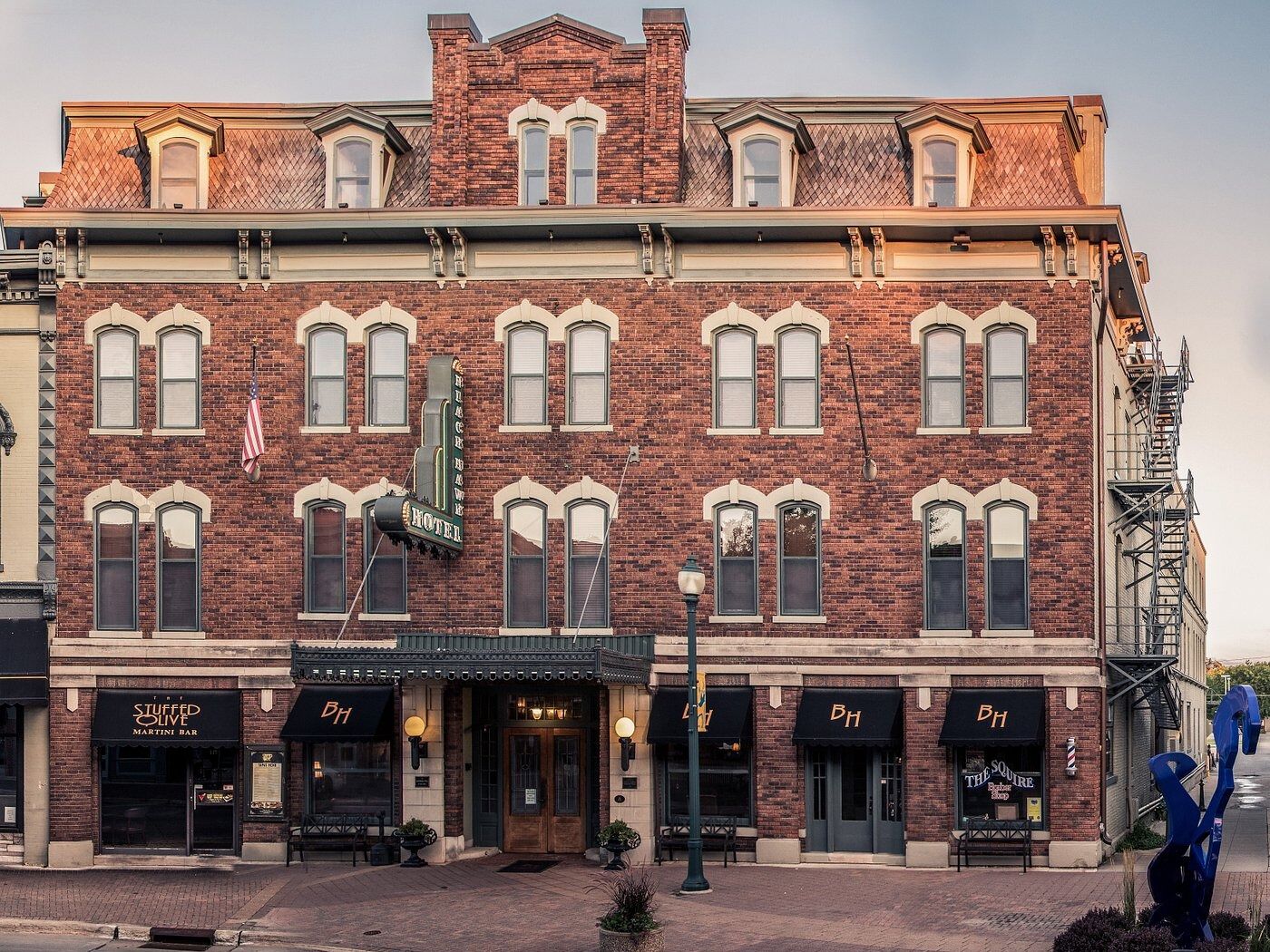 Picture of The Black Hawk Hotel