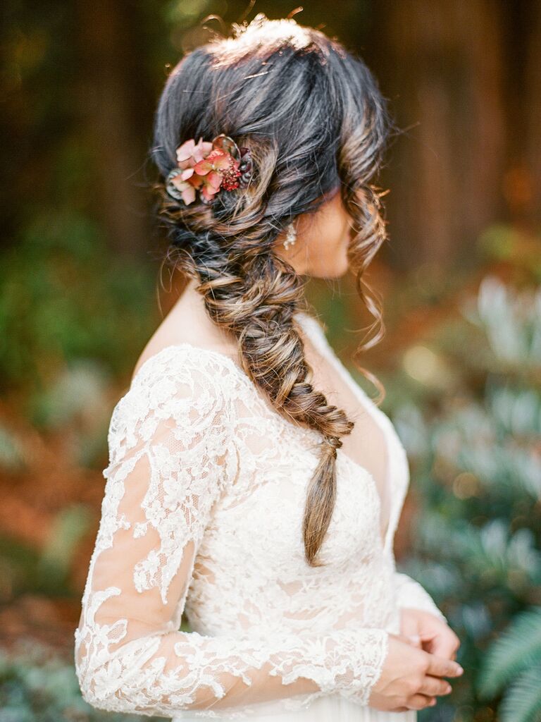 31 Stunning Side Hairstyles For Your Wedding