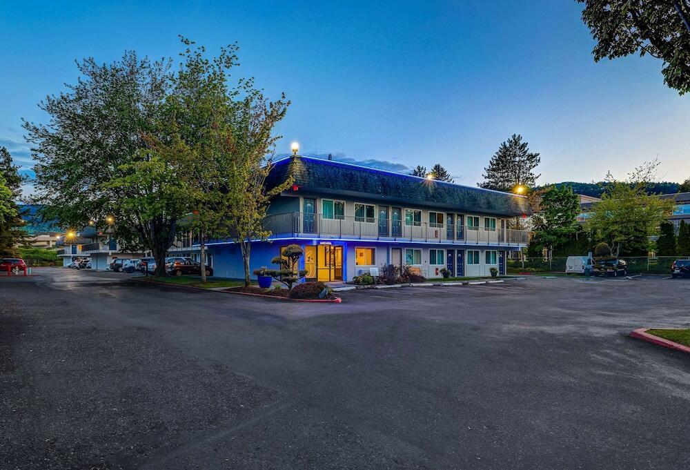 Picture of Motel 6 Issaquah, WA - Seattle - East