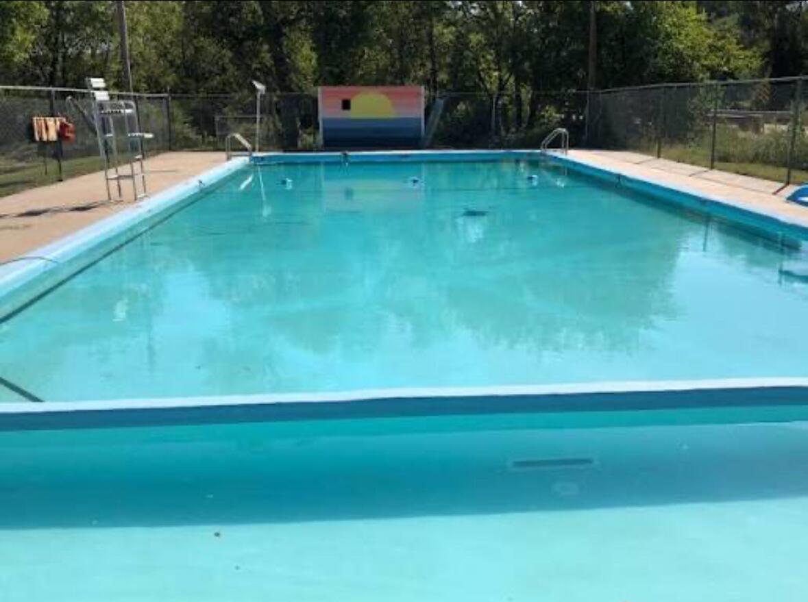 Picture of Lynch Pool and Park