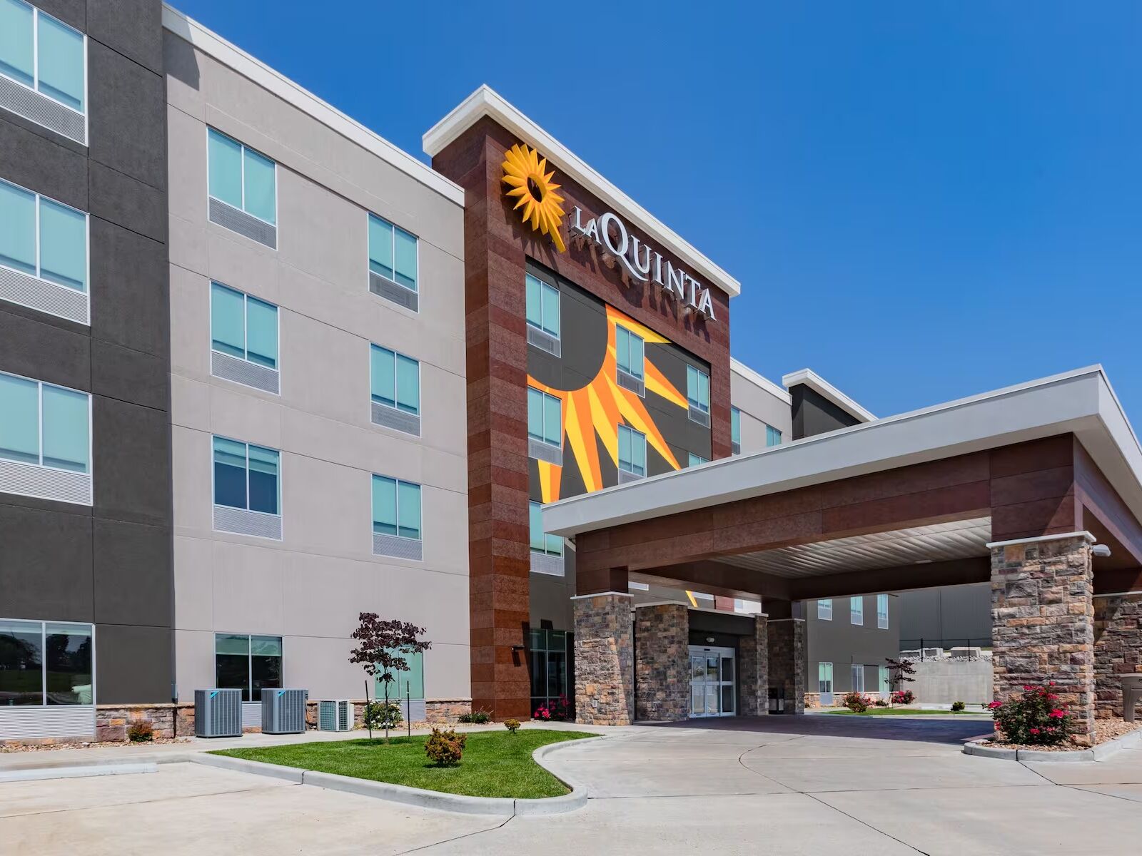 Picture of La Quinta Inn & Suites by Wyndham Jackson/Cape Girardeau