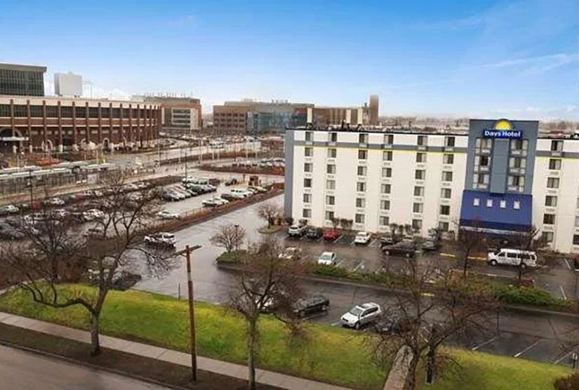 Picture of Days Hotel by Wyndham on University
