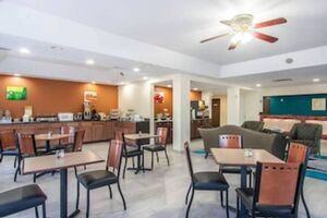 Picture of Quality Inn&Suites Centerv