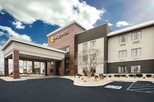 Picture of La Quinta Inn & Suites by Wyndham Kokomo