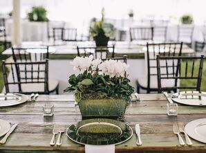 Minimal Reception Table Decor