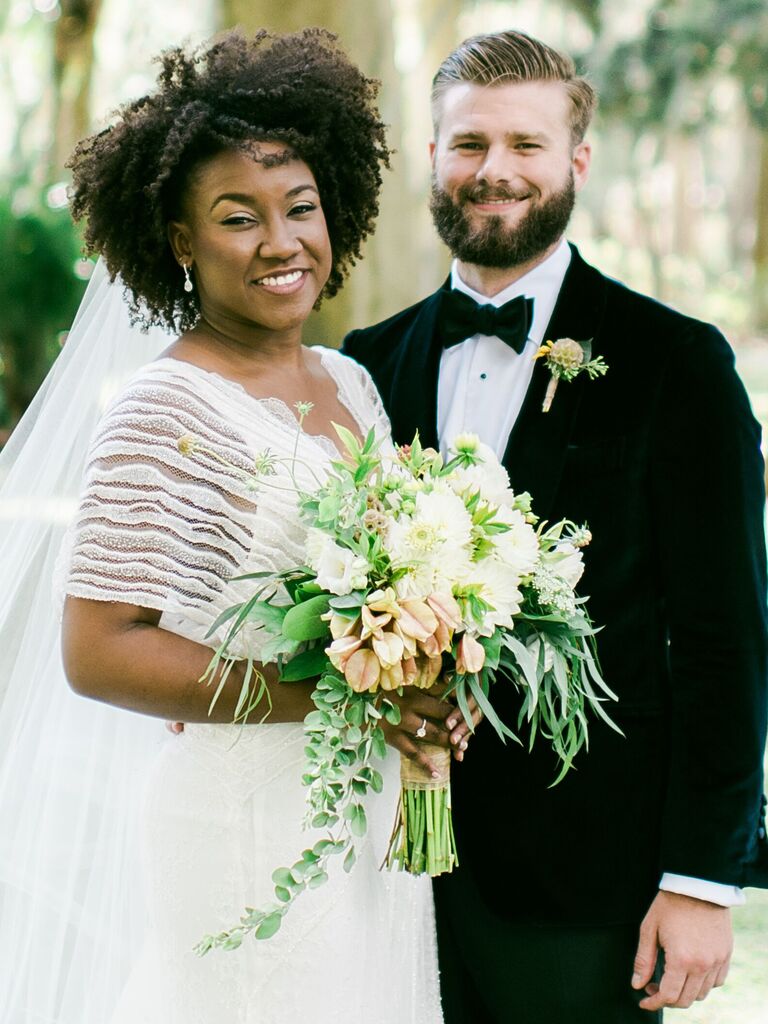 natural wedding hairstyle side part with veil