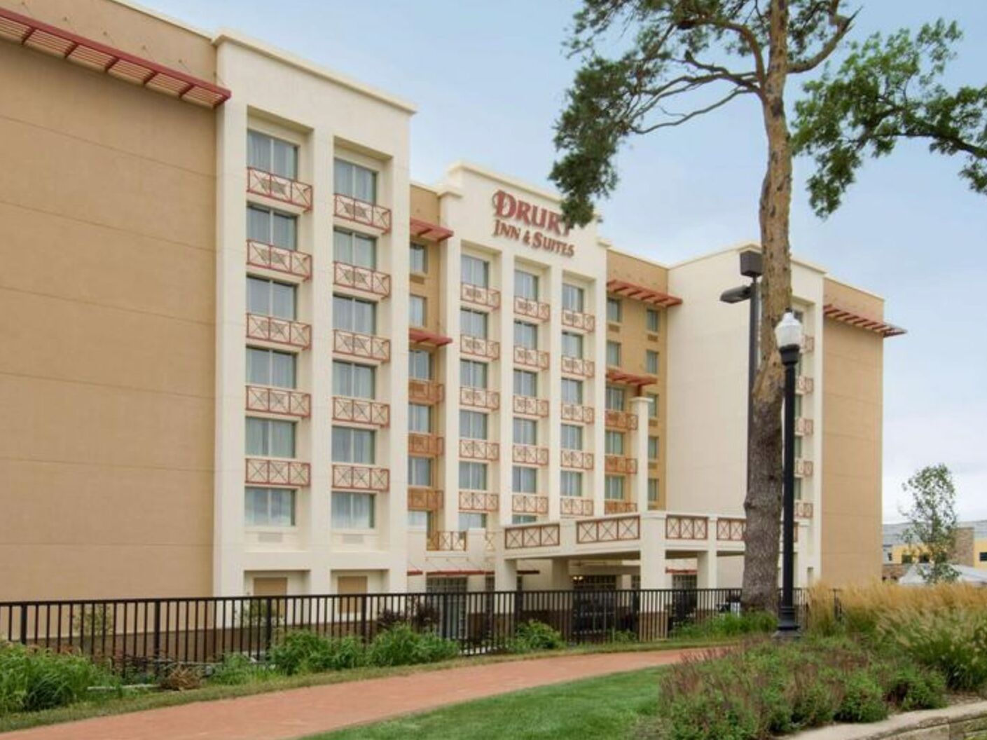 Picture of Drury Inn & Suites West Des Moines