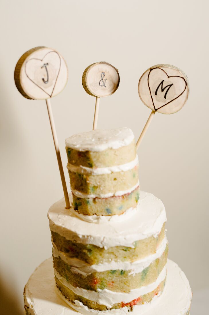 Naked funfetti cake captured the essence of the laid-back affair, while infusing it with a fun and delicious twist.