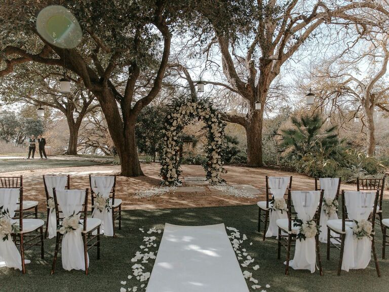 Mircrowedding ceremony setup