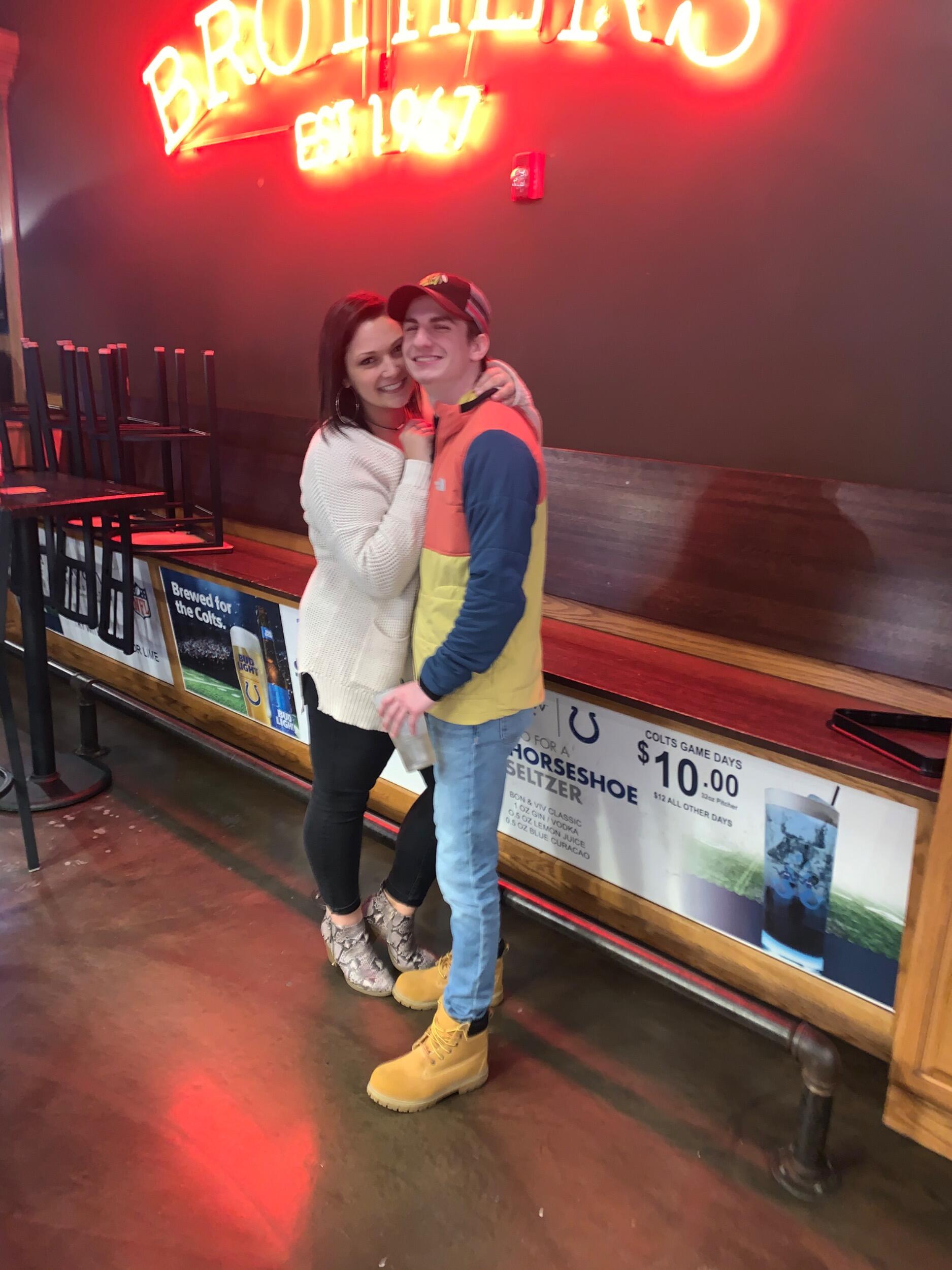 First night out together, Lexi met Jax friends from college for the first time!