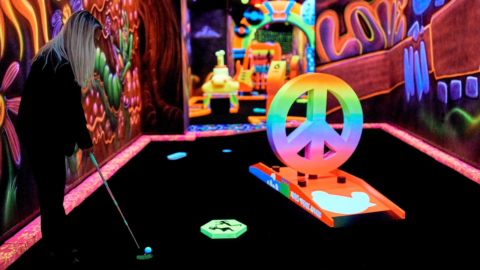 Picture of Rock Of Ages Blacklight Minigolf