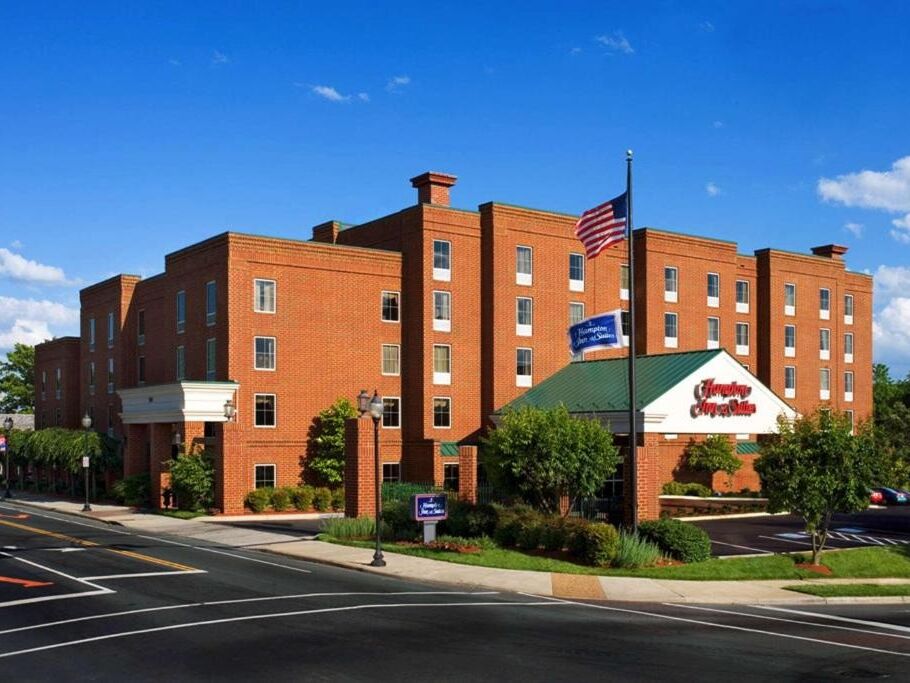 Picture of Hampton Inn & Suites Charlottesville-At The University