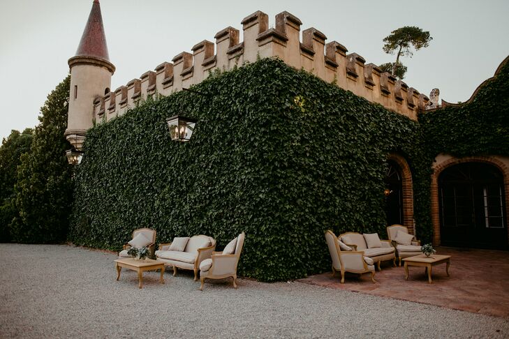 Castle Courtyard Cocktail Lounge