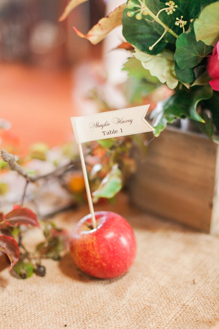 Apple Escort Card