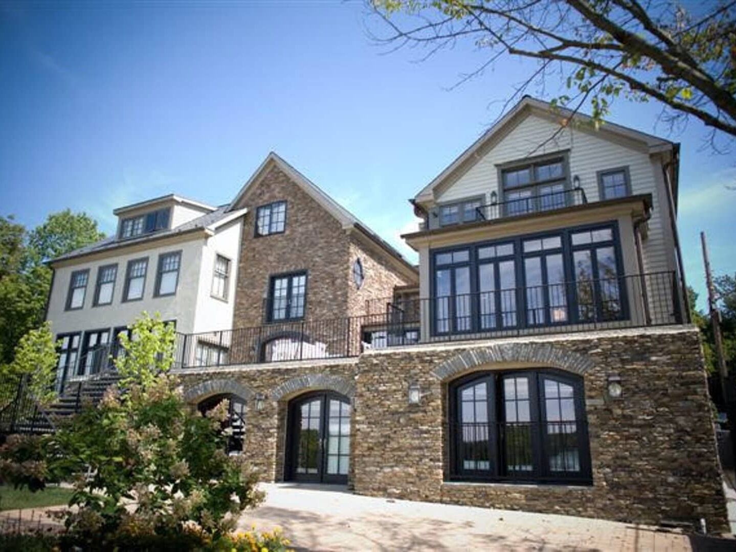Picture of The Lake House Inn