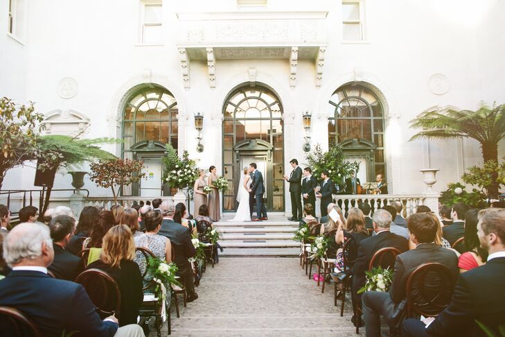 The old-fashioned San Francisco feel of this historic venue built in 1915 inspired Hailey Anderson (29 and a attorney) and Patrick Flemming’s (29 and 