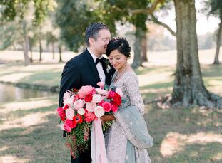 After visiting The Woodlands Country Club, Tanzim and David wanted to host an outdoor ceremony overlooking the lake. Tanzim tasked herself with creati