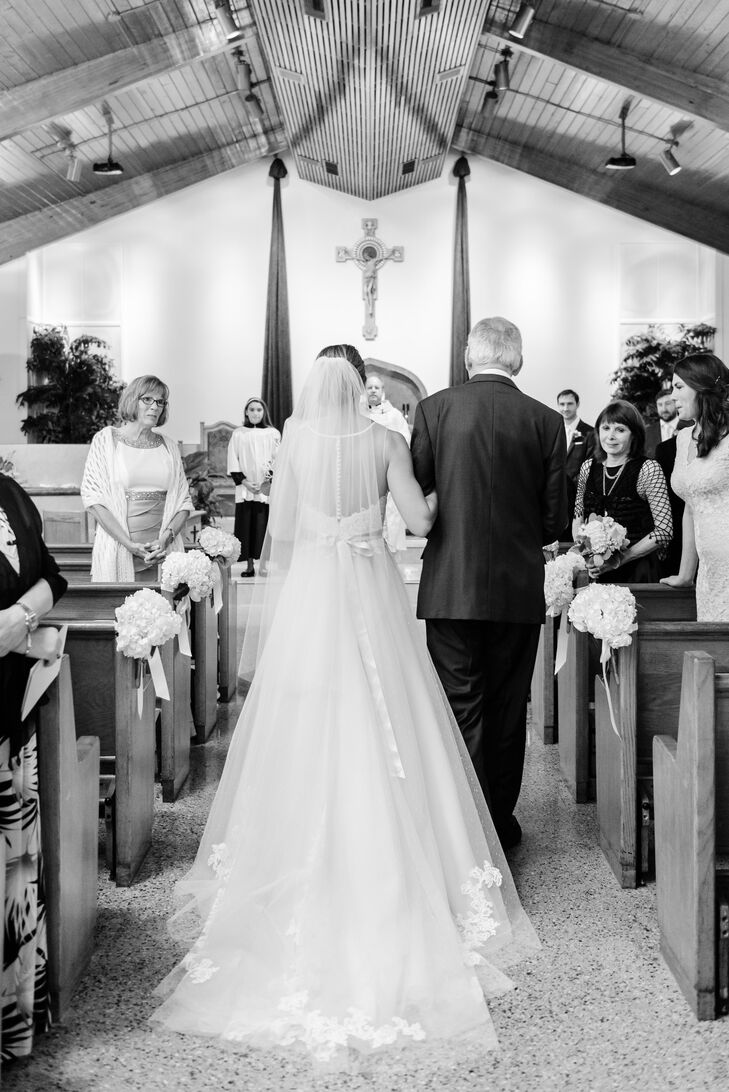 Traditional White Lace Fingertip-Length Veil