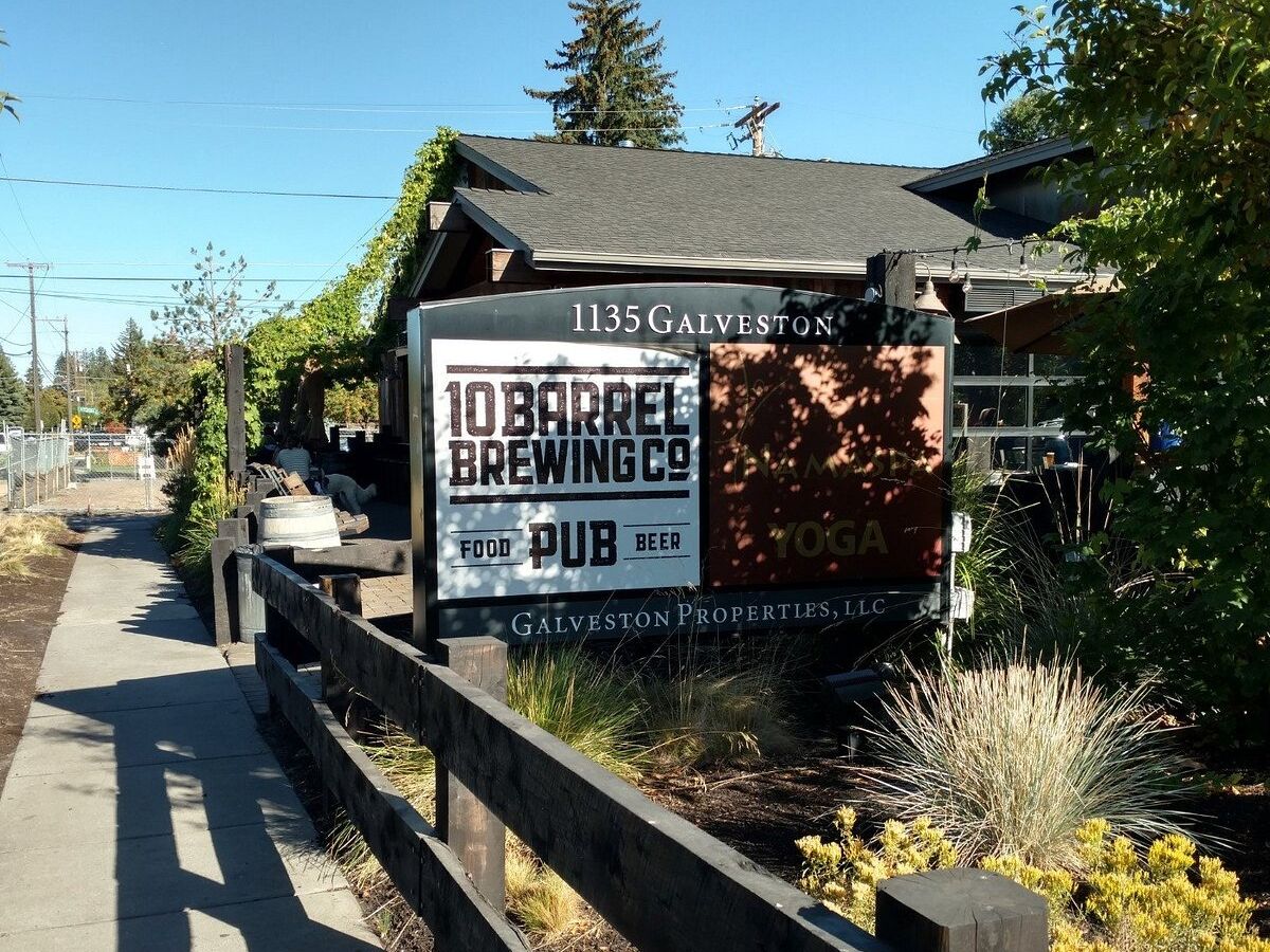 Picture of 10 Barrel Brewing West Side Bend
