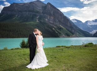 Stu (40, Biotech) proposed to Melissa (32, Nurse Anesthetist)  as they crossed the Peace Bridge, a bridge that connects the American-Canada border, wh