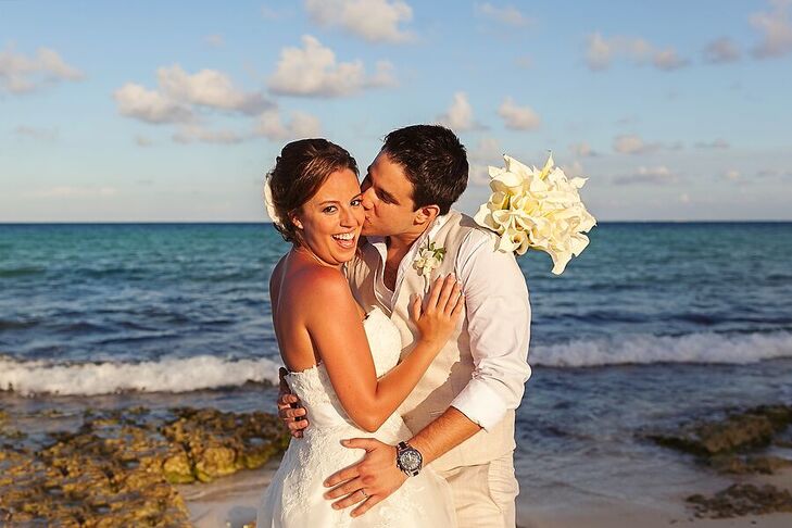 Jose Luis kept his style casual and comfortable for his beach nuptials, and wore a khaki linen vest-and-pants combo.