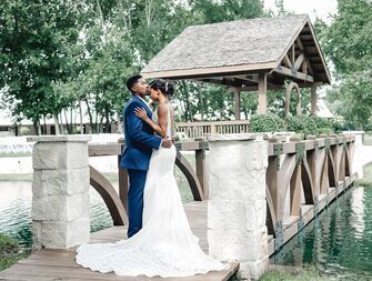 Couple getting married in Texas