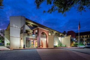 Picture of La Quinta Inn & Suites by Wyndham Thousand Oaks-Newbury Park