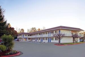 Picture of Motel 6 Portland East - Troutdale