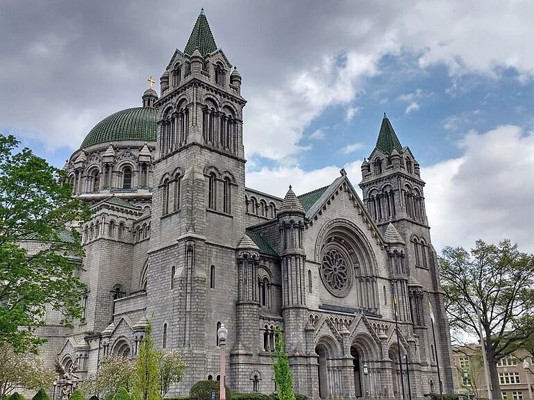 Picture of Visit the Basilica of St. Louis!