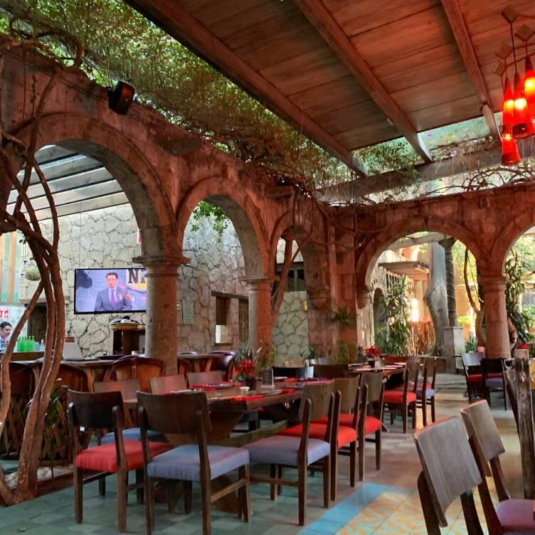 Picture of La Casa De Los Platos