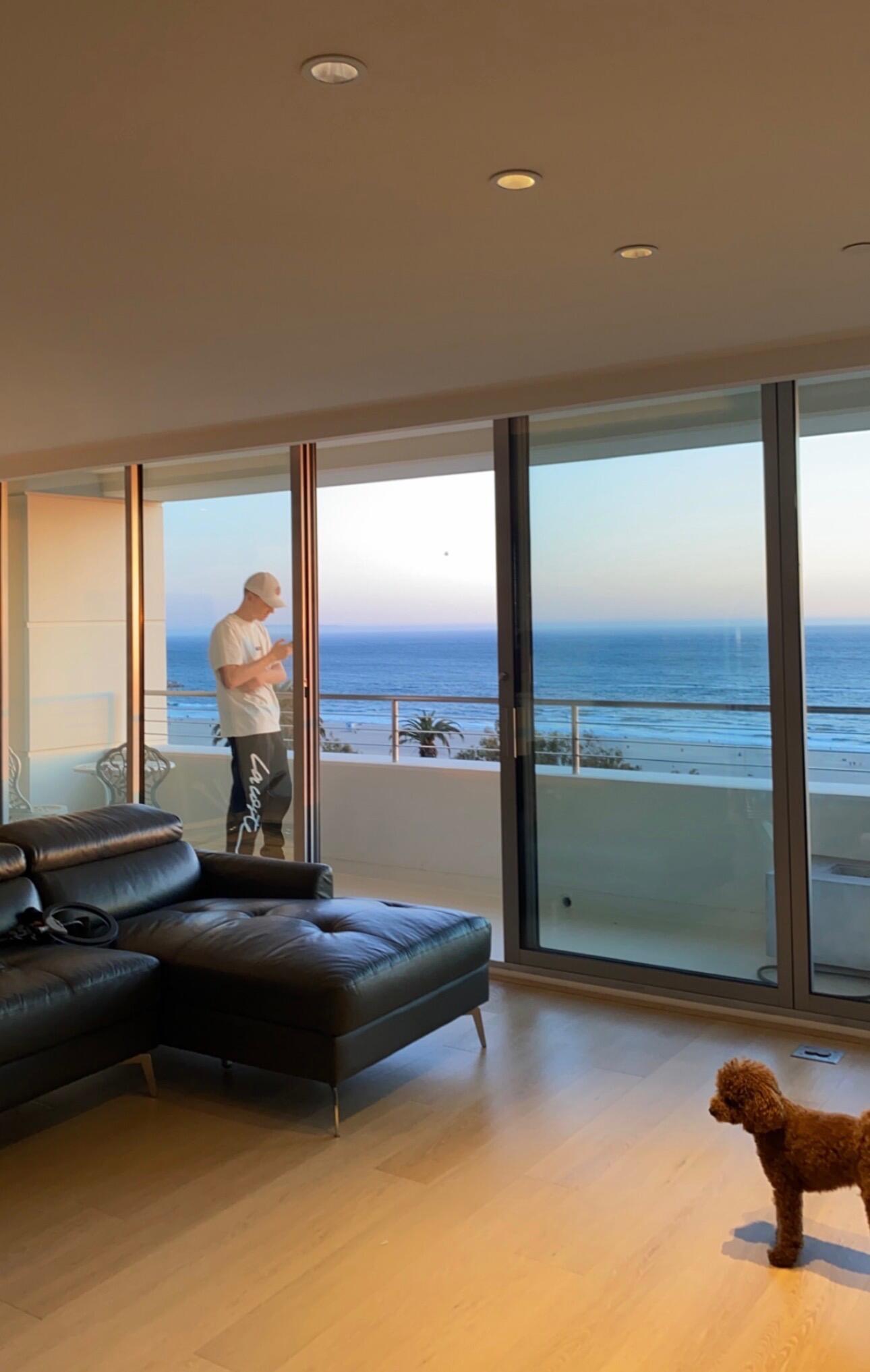 The day they moved into their Santa Monica apartment from Downtown LA 🌴