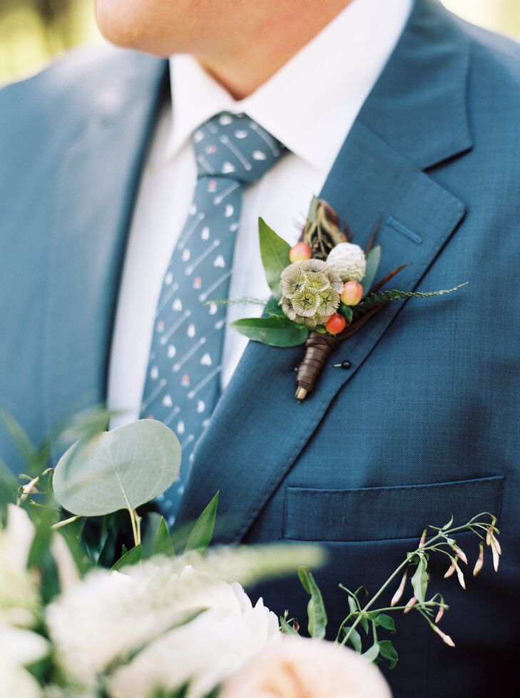 The groom's tie had tepees, arrows and campfires throughout the design. His boutonniere included a cord of leather.
