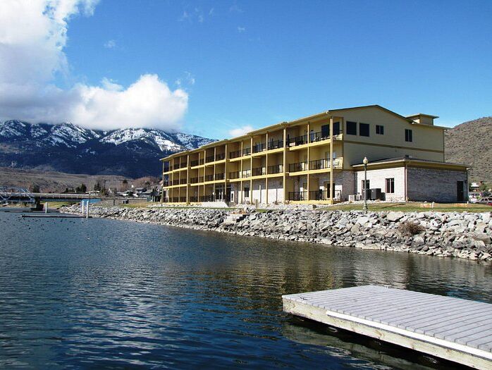 Picture of Howard's LakeShore Inn