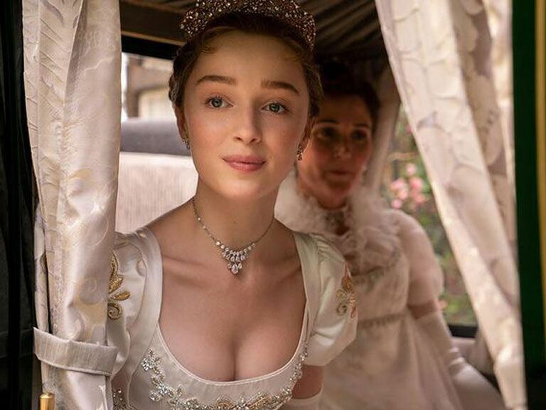Daphne Bridgerton looking out a carriage in Bridgerton