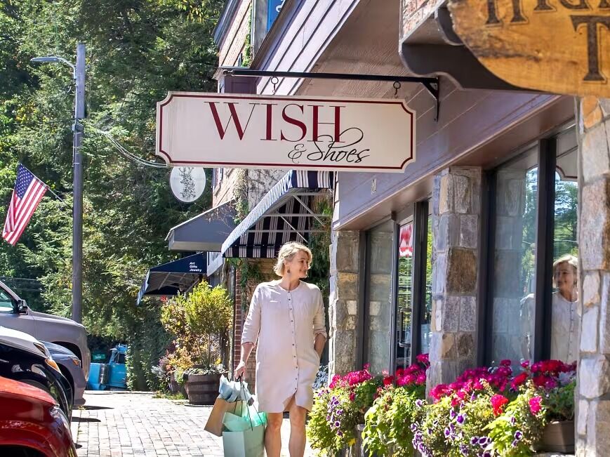 Picture of Shopping in Downtown Highlands NC