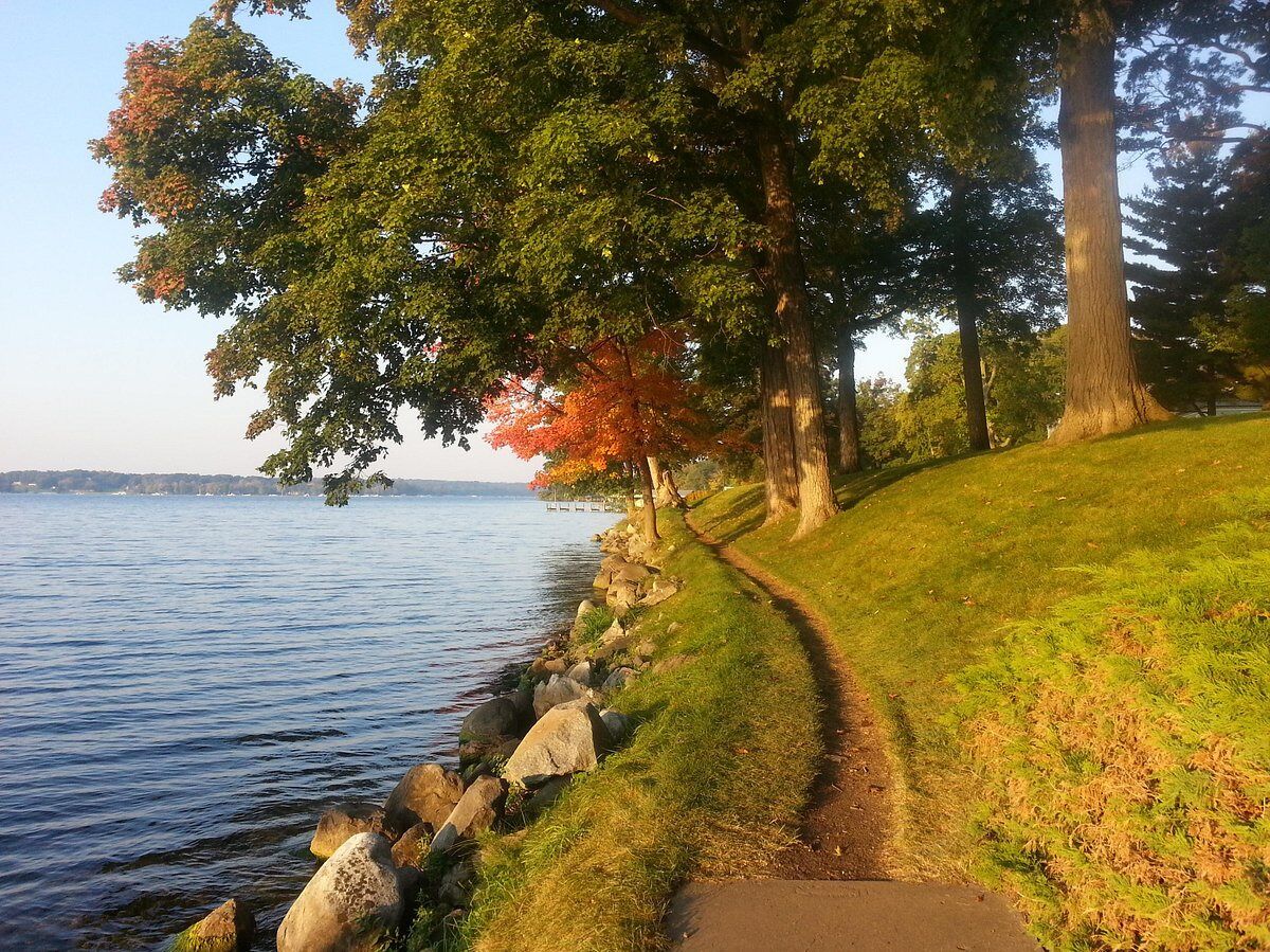 Picture of Lake Geneva Shore Path
