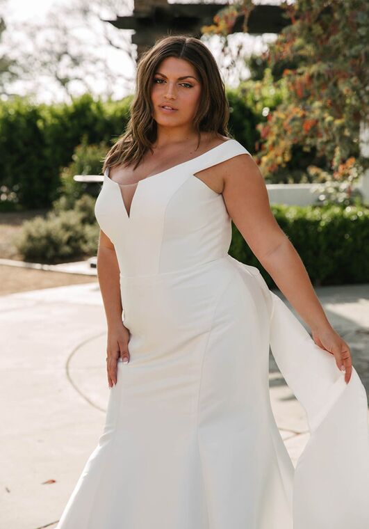 Essense of Australia D3582 plus Fit-and-Flare Wedding Dress - 2