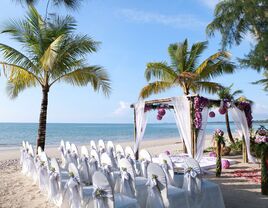 Floral arrangement at a wedding ceremony on the beach in Mexico
