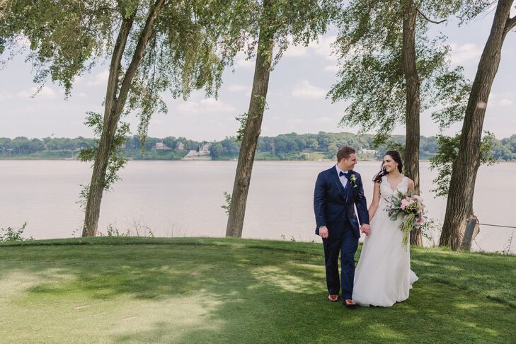 Zara-Yasmine Choudhry (26 and works in health care) comes from a line of expert gardeners, so for her marriage to Russell Baird (27 and a chemical eng