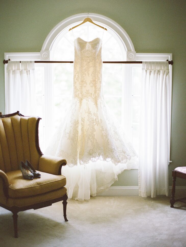 Lisa wore a strapless ivory lace wedding dress  with a mermaid fit and an ivory grosgrain belt, accented with white peacock feather and white crystal cluster.