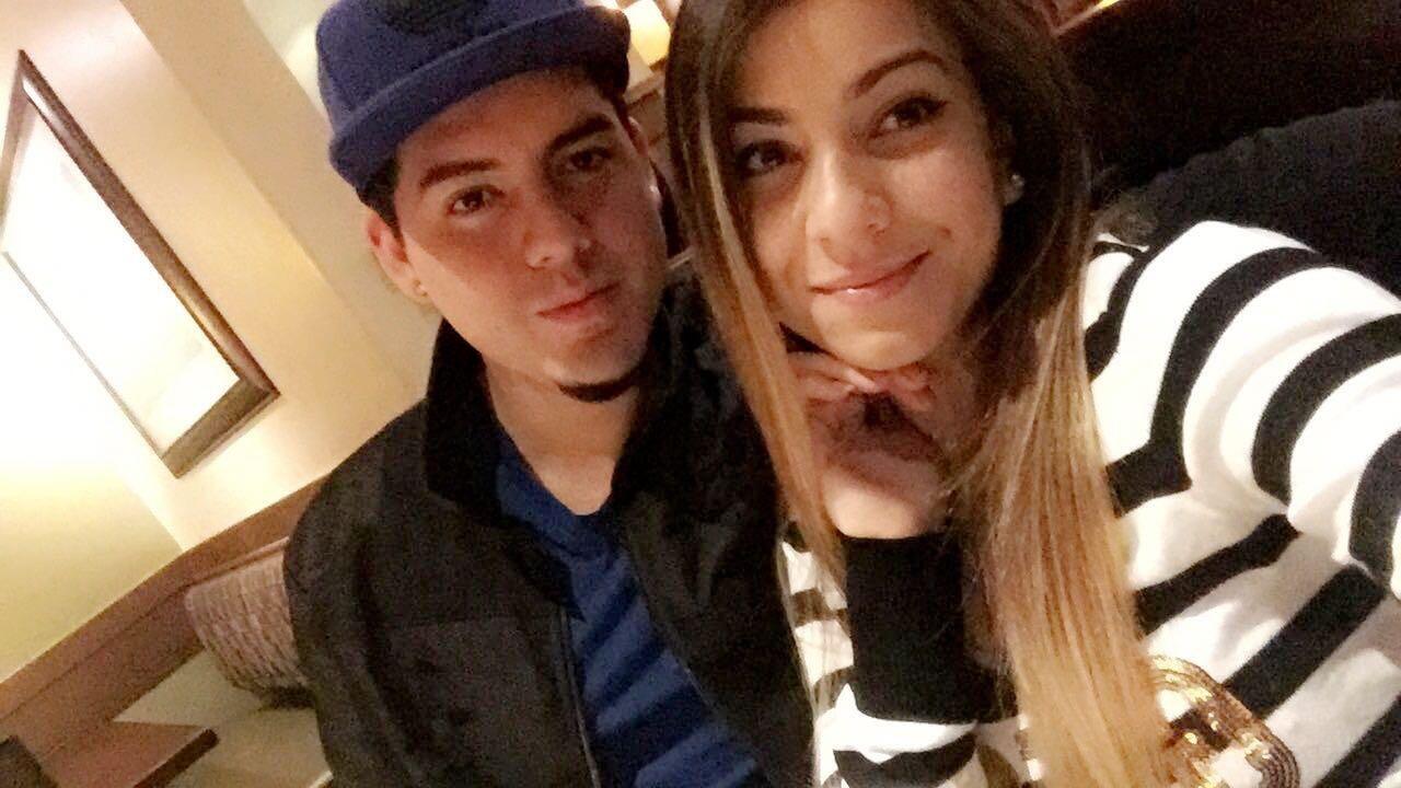 We then moved to New York 6 months after living together in Florida. Luego nos mudamos a Nueva York 6 meses después de vivir juntos en Florida.