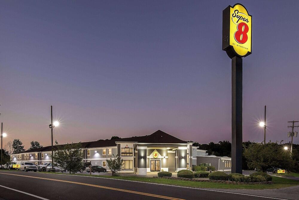 Picture of Super 8 by Wyndham Dickson