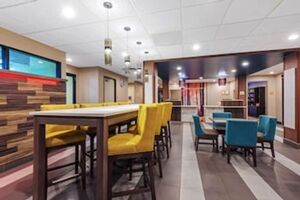 Picture of La Quinta Inn & Suites by Wyndham Jamestown