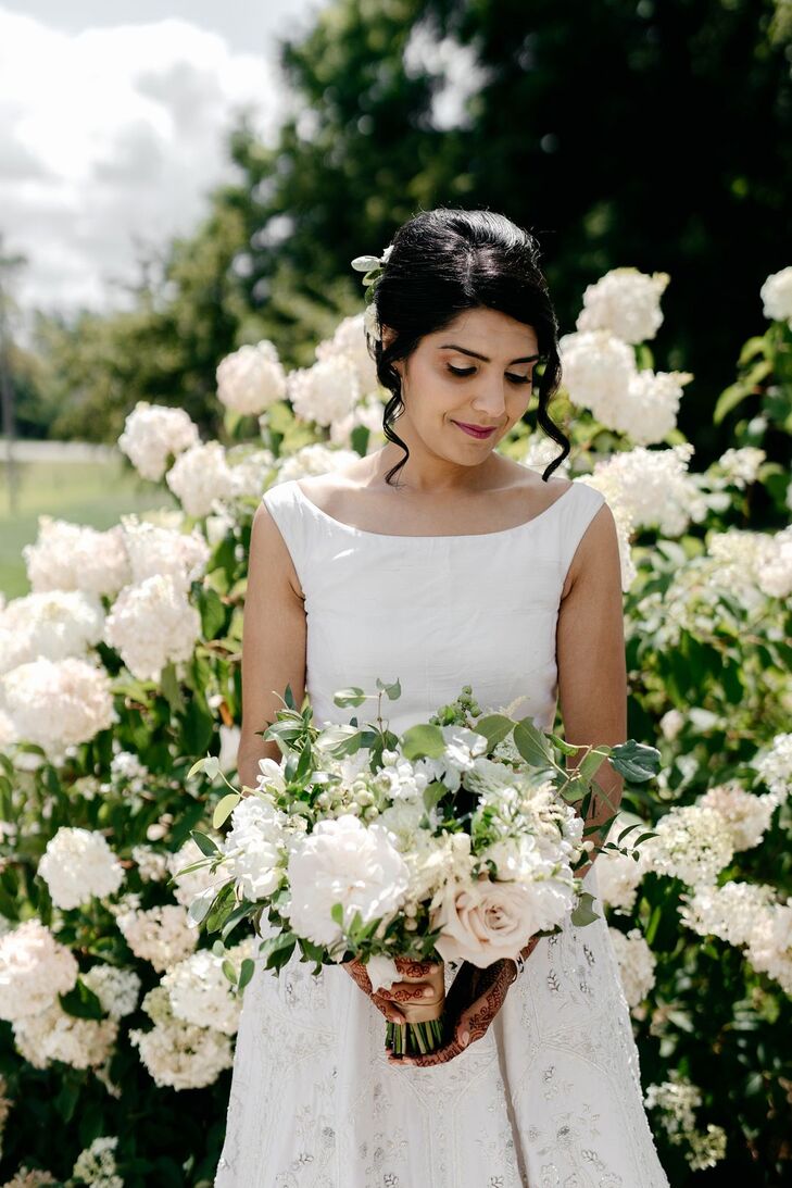 Bride with Wedding Bouquet at Zingerman’s Cornman Farms in Dexter, Michigan