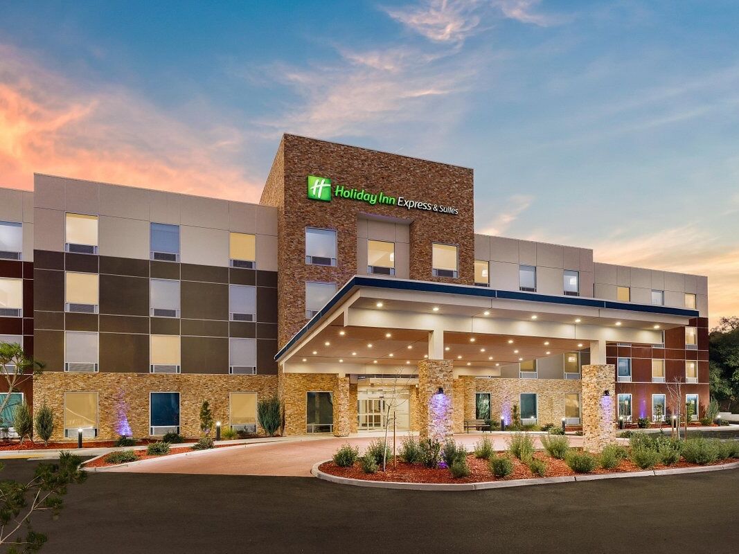 Picture of Holiday Inn Express & Suites Oakhurst-Yosemite Park Area, an IHG Hotel