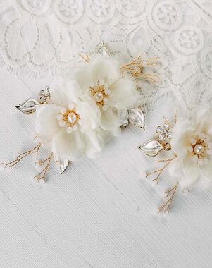 Wedding Hair Pins, Clips & Combs | The Knot