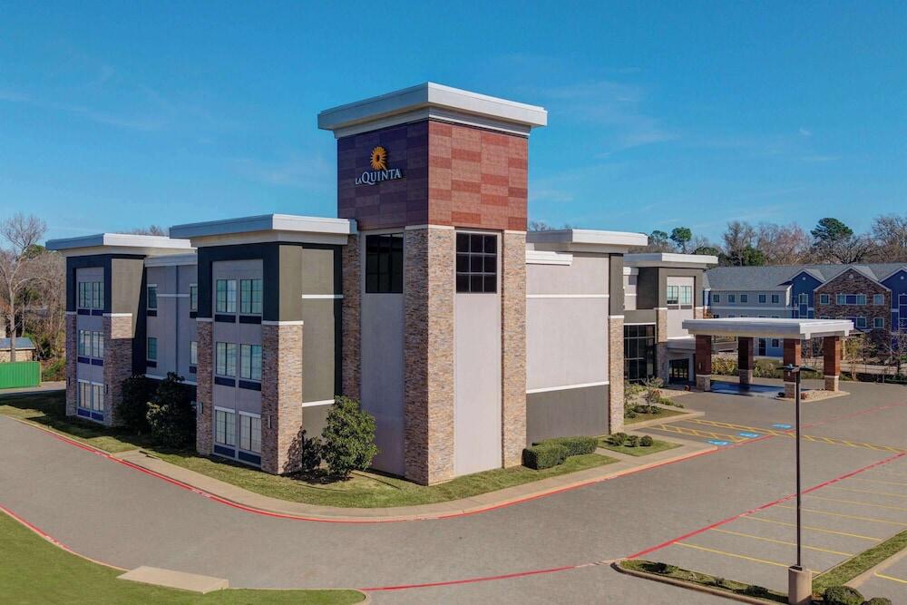 Picture of La Quinta Inn & Suites by Wyndham Tyler - University Area