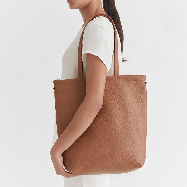 Cuyana leather tote gift idea for Mother's Day. 