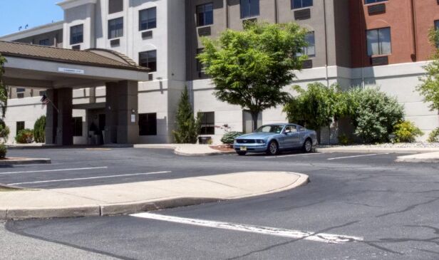 Picture of Holiday Inn Express And Suites