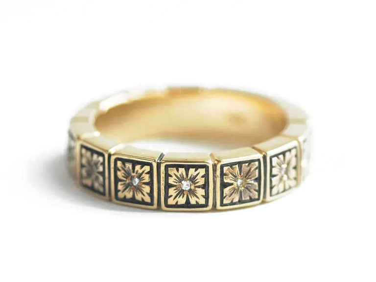 art deco inspired floral notched gold ring with mini diamonds